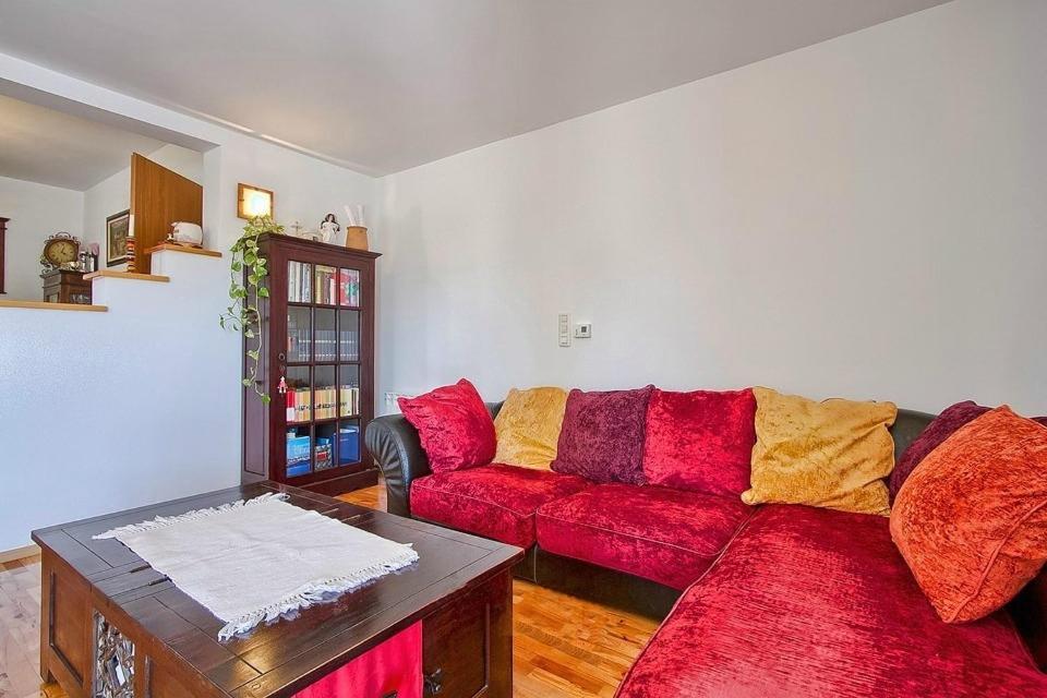 Maggie Villa *